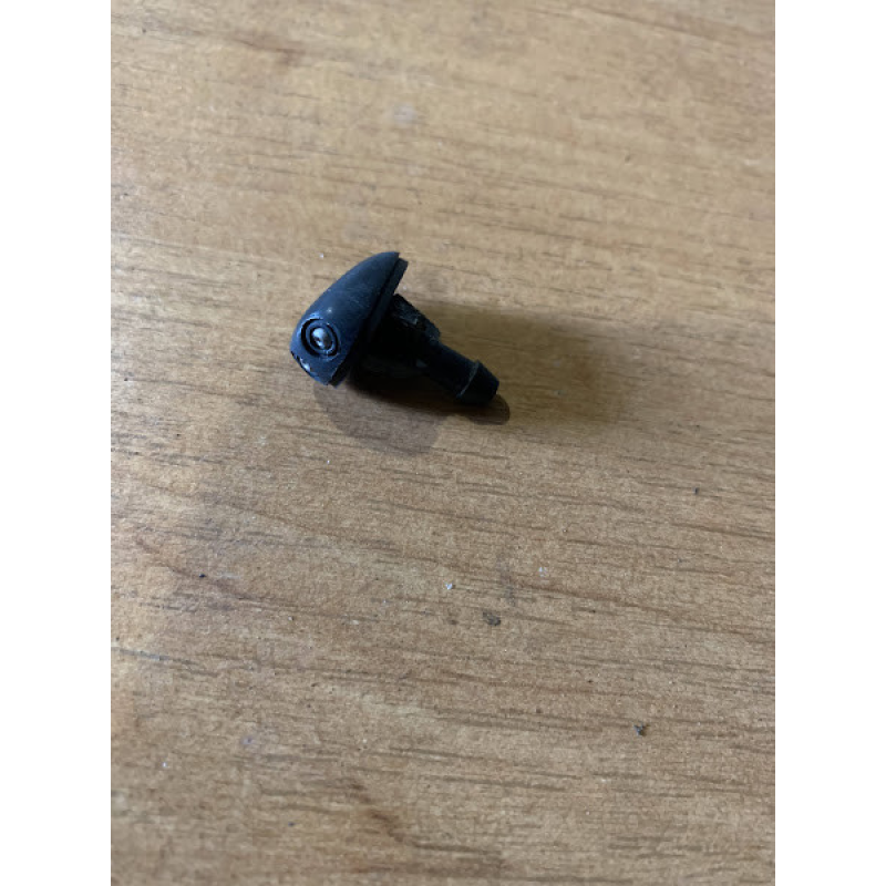 Форсунка склоочисника Mazda 626 GF