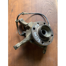 Поворотний кулак / цапфа Renault Scenic 1 правий