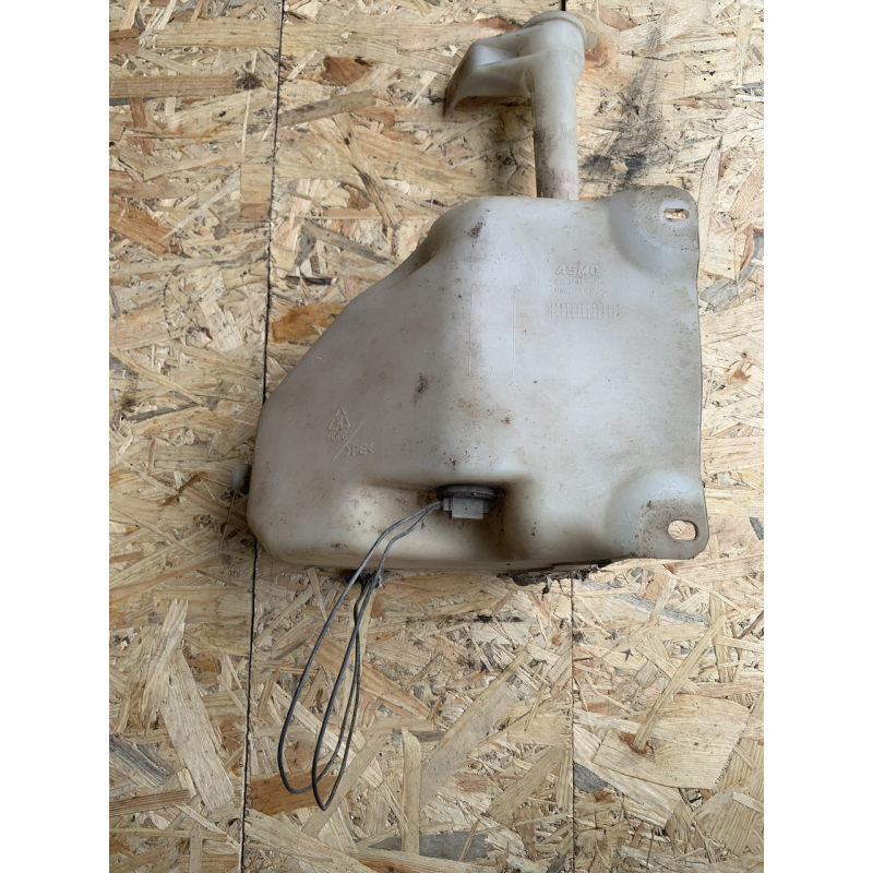 Бачок омивача з моторчиком Mazda 626 GF Бачок омивача з моторчиком Mazda 626 GF