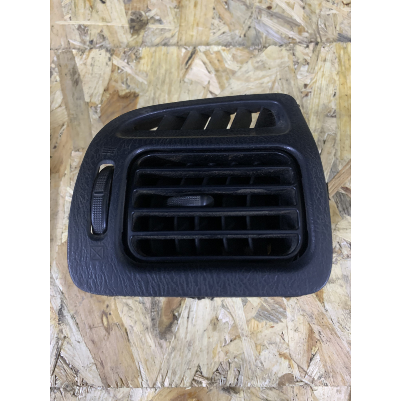 Дефлектор повітря Mazda 626 GF лівий