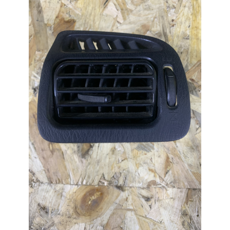 Дефлектор повітря Mazda 626 GF правий Дефлектор повітря Mazda 626 GF правий