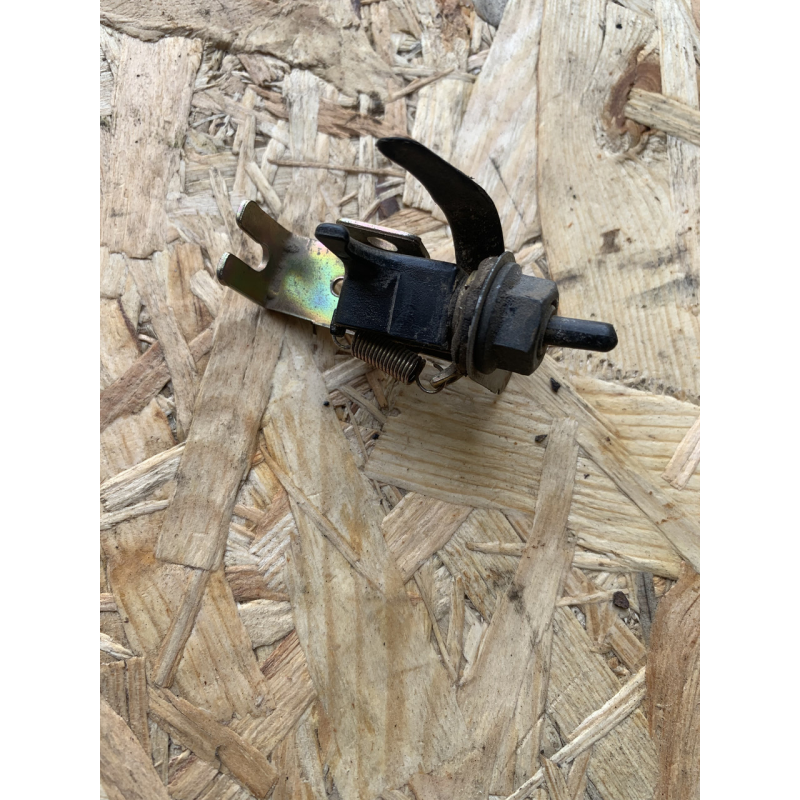 Замок лючка бензобака Mazda 626 GF Замок лючка бензобака Mazda 626 GF