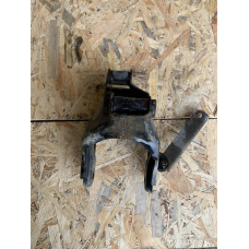 Кронштейн подушки двигуна задньої Mazda 626 GF 1.8 бензин