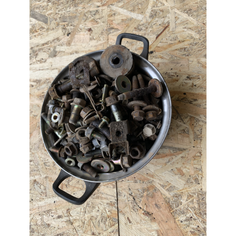 Болті гайки Mazda 626 GF