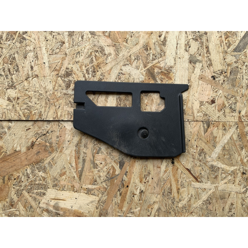 Накладка / пластик тунелю ліва Mazda 626 GF GE4T686G4 Накладка / пластик тунелю ліва Mazda 626 GF GE4T686G4