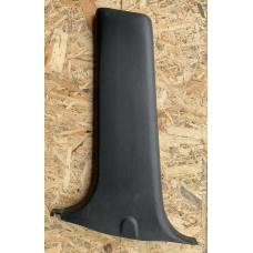 Накладка стійки середня нижня Mazda 626 GF ліва