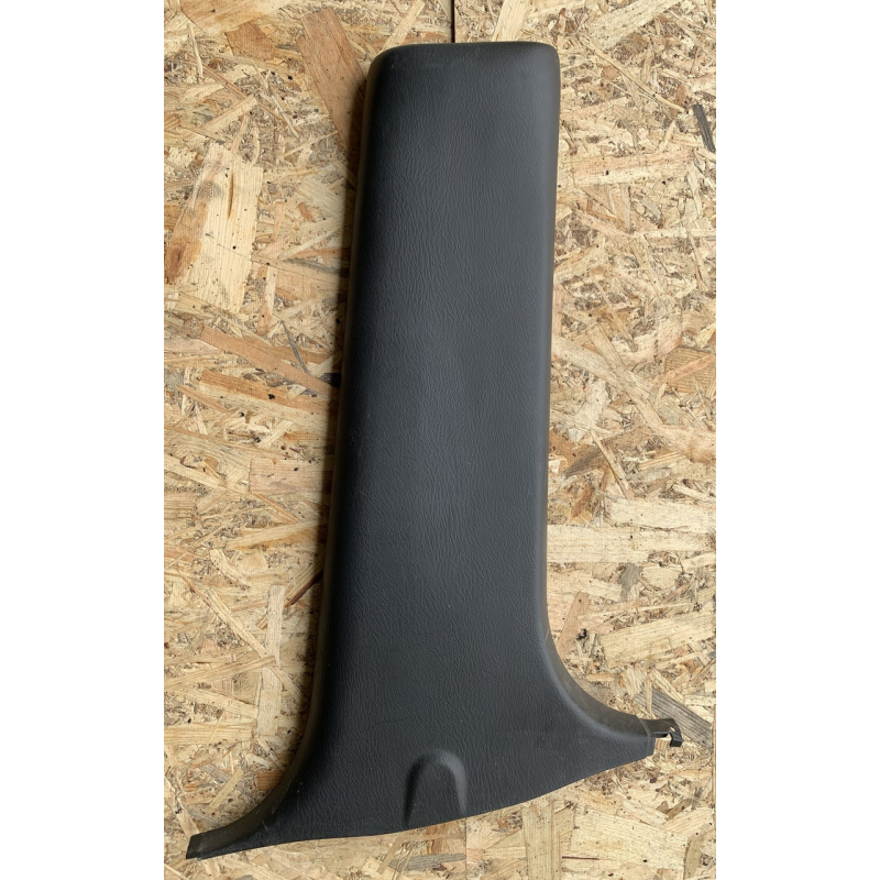 Накладка стійки середньої нижня Mazda 626 GF права Накладка стійки середньої нижня Mazda 626 GF права