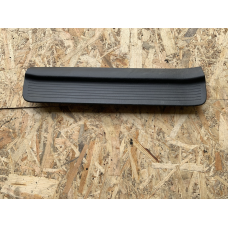 Накладка порогу задня права Mazda 626 GF