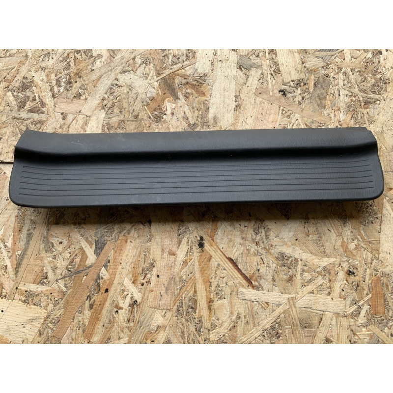 Накладка порогу задня ліва Mazda 626 GF Накладка порогу задня ліва Mazda 626 GF