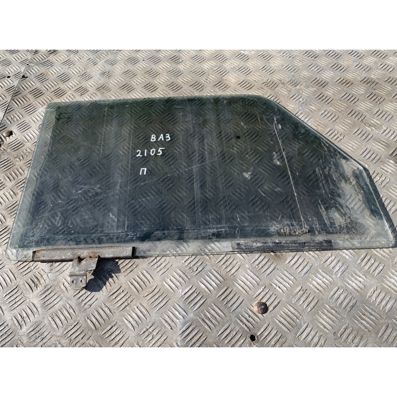 Скло дверей передніх ліве Ваз 2105