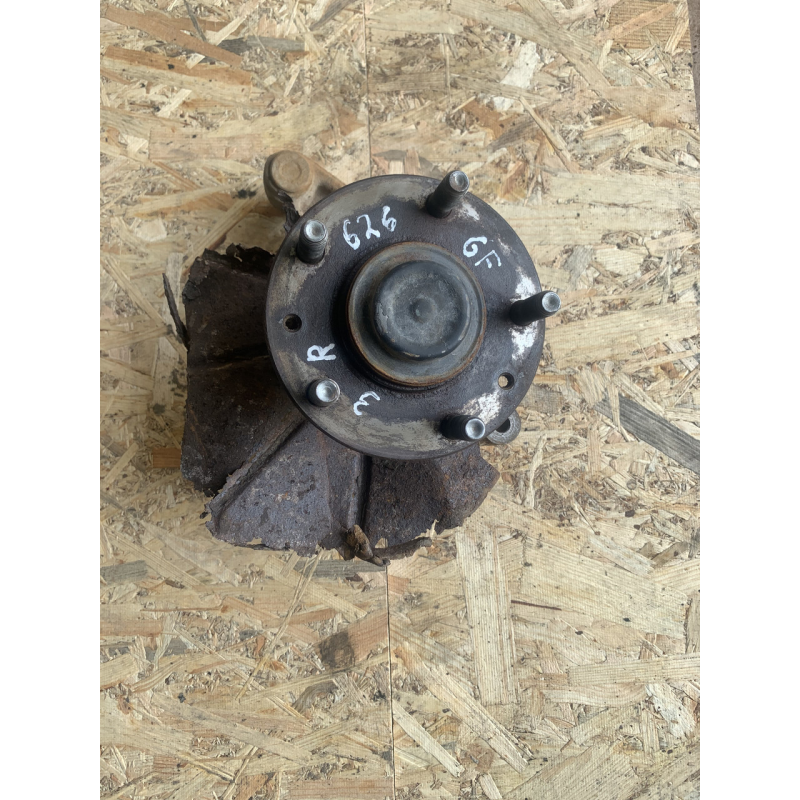 Цапфа задня права Mazda 626 GF Цапфа задня права Mazda 626 GF