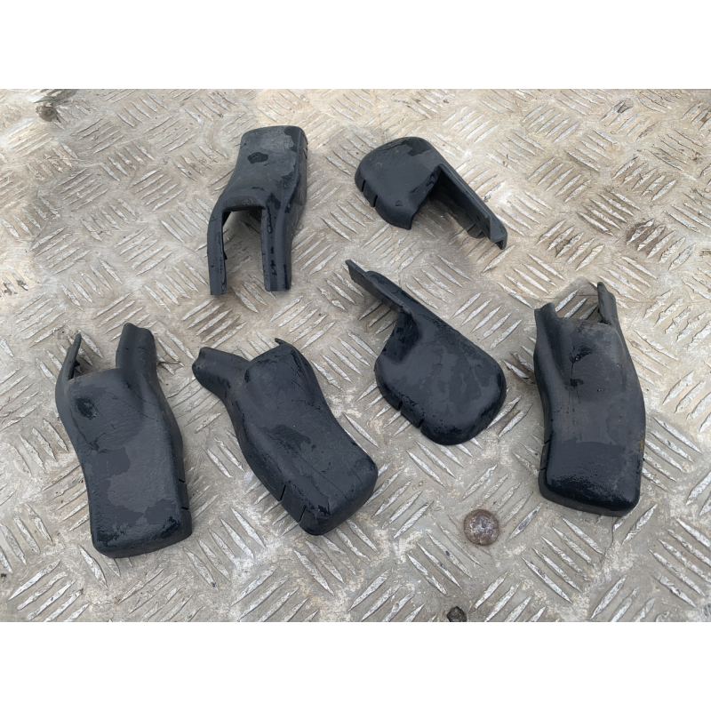 Накладка / заглушка кріплень сидінь Mazda 626 GF Накладка / заглушка кріплень сидінь Mazda 626 GF