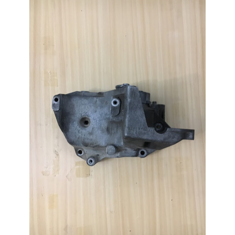 Кроштейн подушки генератора Opel Vectra B 1.6 2.0b 16V GM 90502770