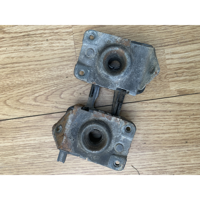 Замок капота правий BMW 3-series E36 Замок капота правий BMW 3-series E36