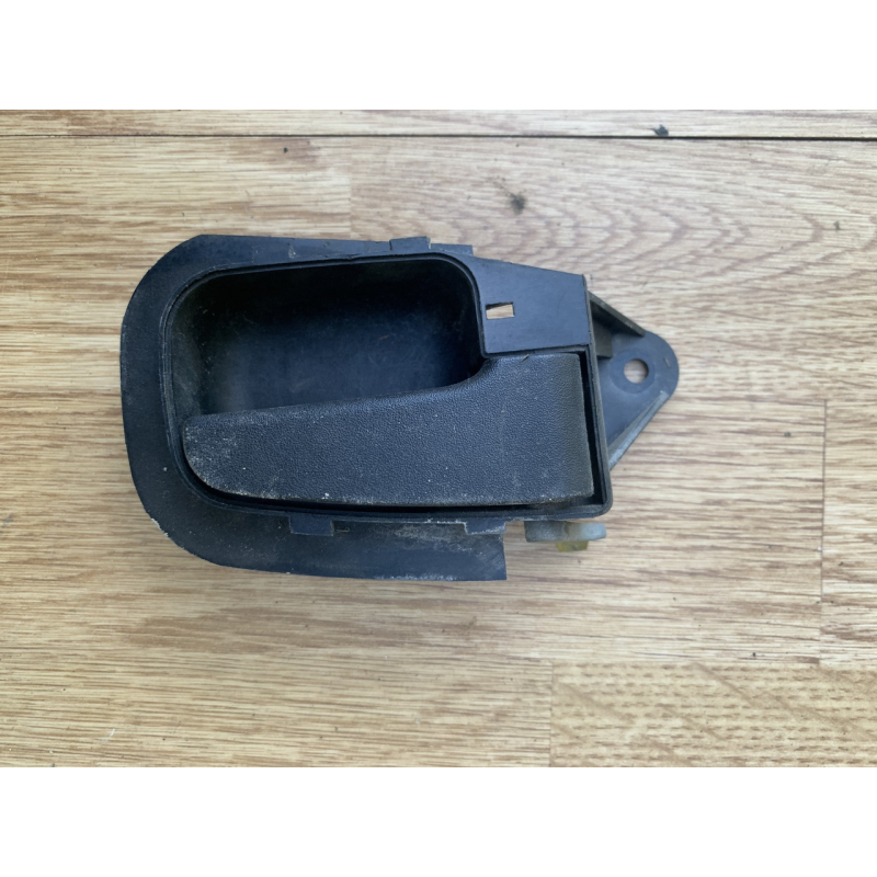 Ручка дверей задня права BMW 3-Series E36 51221960830 Ручка дверей задня права BMW 3-Series E36 51221960830