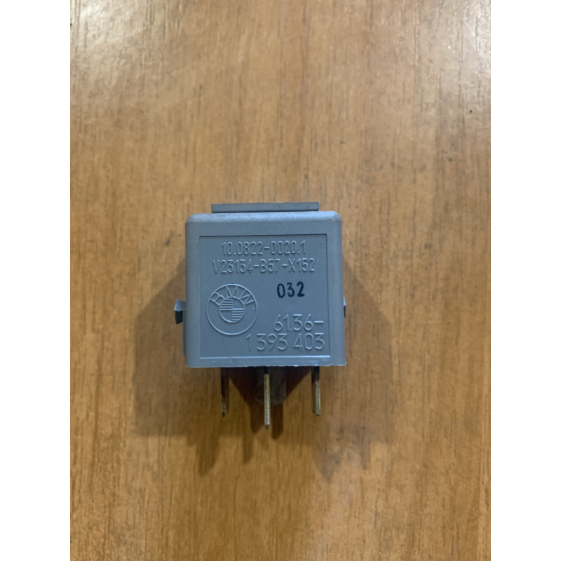 Реле Siemens V23134-B57-X152 BMW 61361393403 Реле Siemens V23134-B57-X152 BMW 61361393403