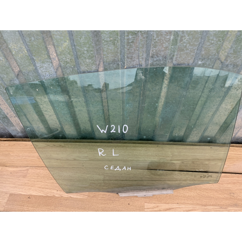 Скло дверей заднє ліве Mercedes W210 седан Скло дверей заднє ліве Mercedes W210 седан