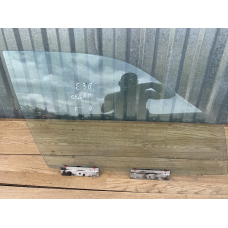 Скло дверей переднє праве Bmw E36