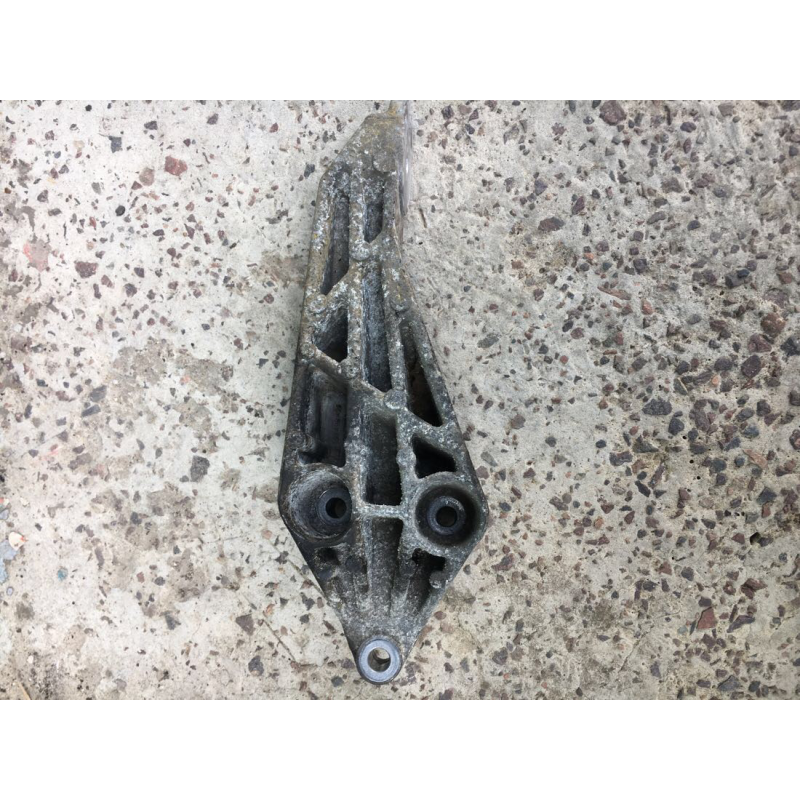 Лапа двигуна Опель повіктра б 90498428