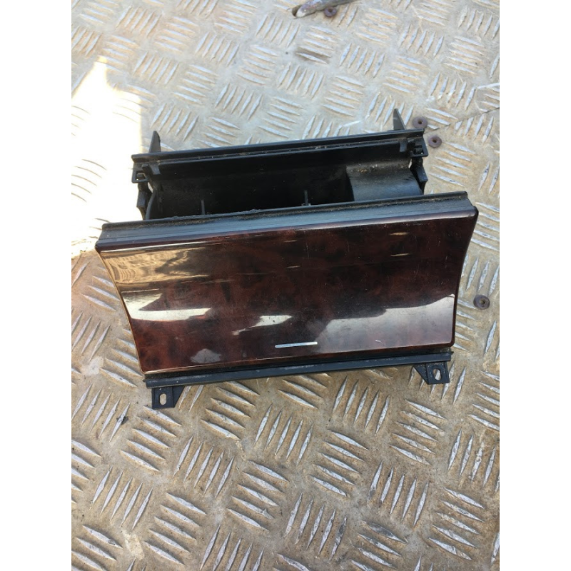 Б/у попільничка для Mercedes E-Class A2118101330 Б/у попільничка для Mercedes E-Class A2118101330