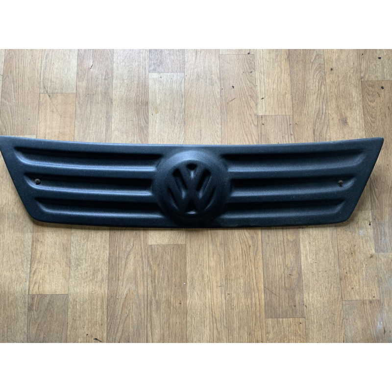 Накладка ришітки бампера Volkswagen Caddy