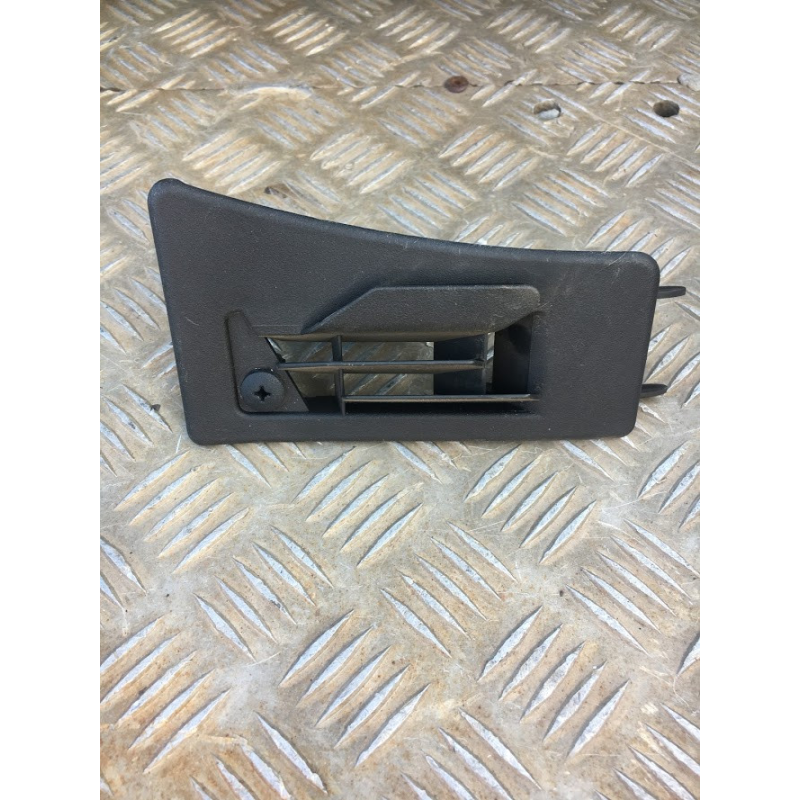 Дефлектор салону (обдув для ніг) Mercedes E-Class A2108300366