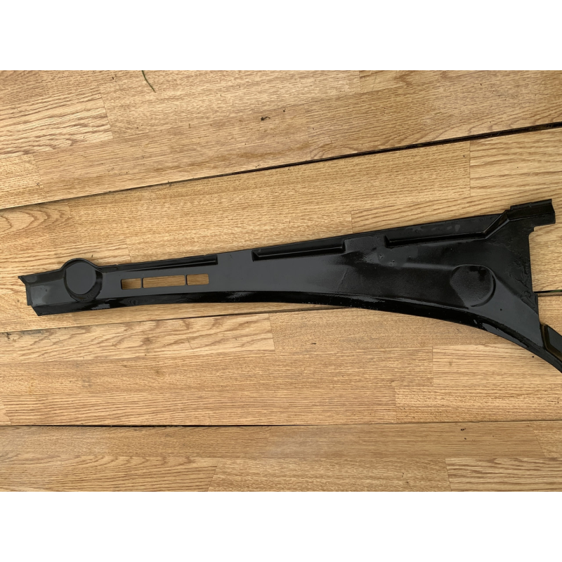 Накладка під лобове скло права BMW 3 Series E36 517119608440