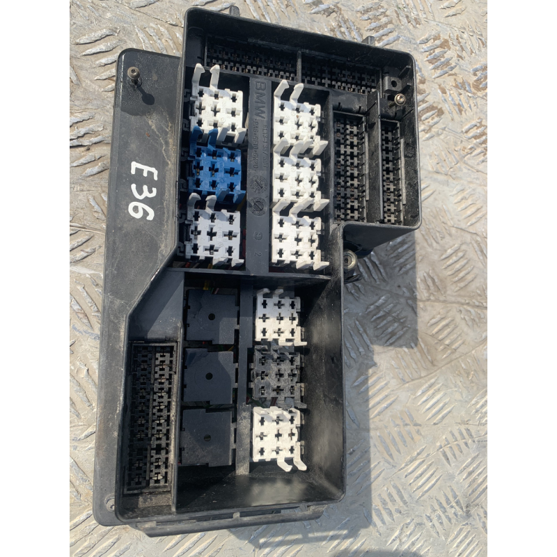 Блок запобіжників Bmw 3 Series E36 61131387590