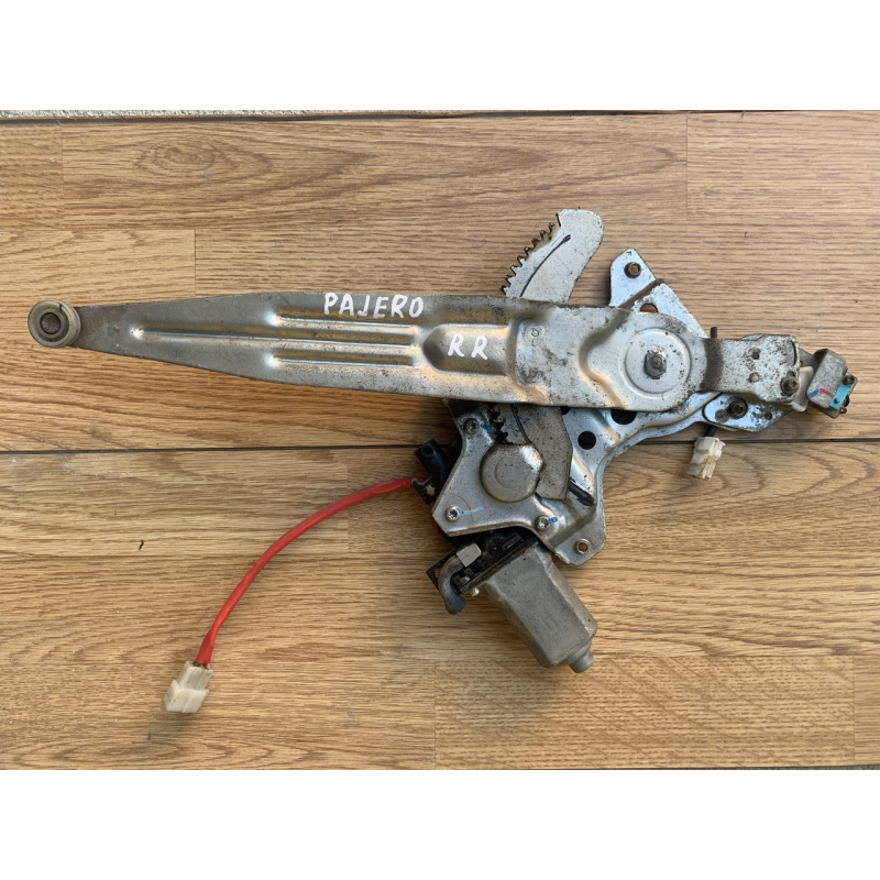 Склопідіймач Mitsubishi Pajero Sport задній правий 5714A022 Склопідіймач Mitsubishi Pajero Sport задній правий 5714A022