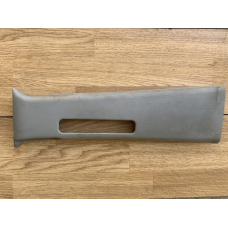 Накладка центральної стійки ліва Mitsubishi Pajero Sport MR227475