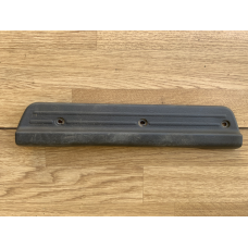 Накладка порогу заднього правого Mitsubishi Pajero Sport MR227560