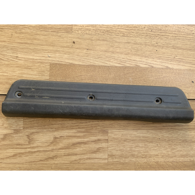 Накладка порогу задня ліва Mitsubishi Pajero Sport MR227579