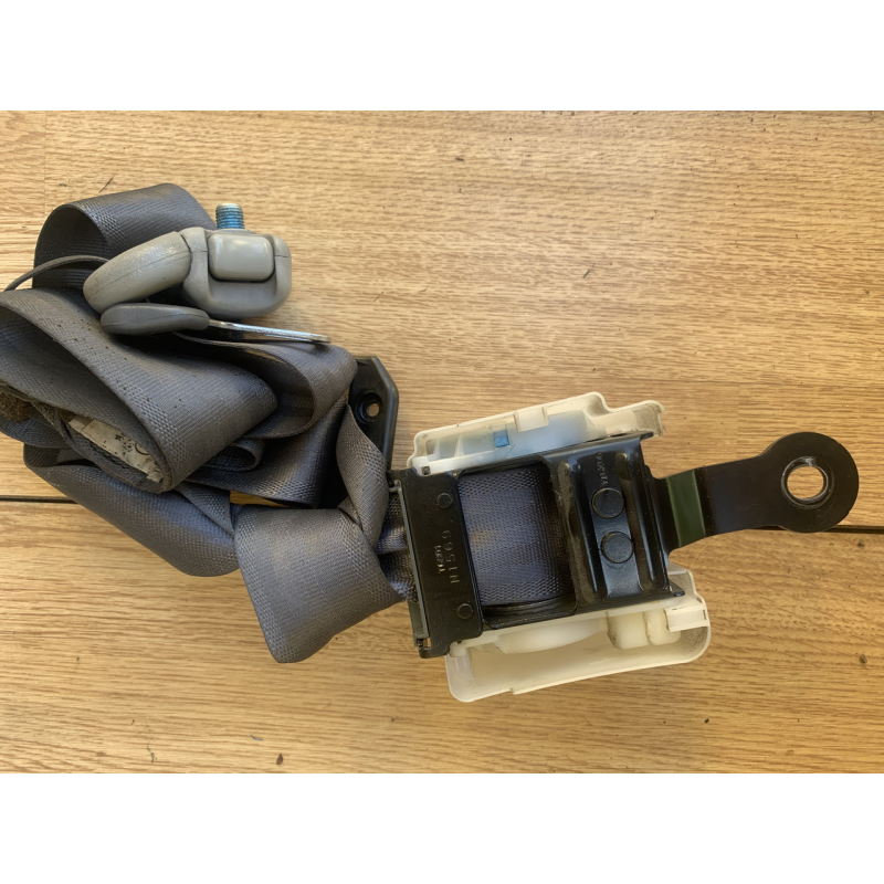 Ремінь безпеки передній правий Mitsubishi Pajero Sport Ремінь безпеки передній правий Mitsubishi Pajero Sport