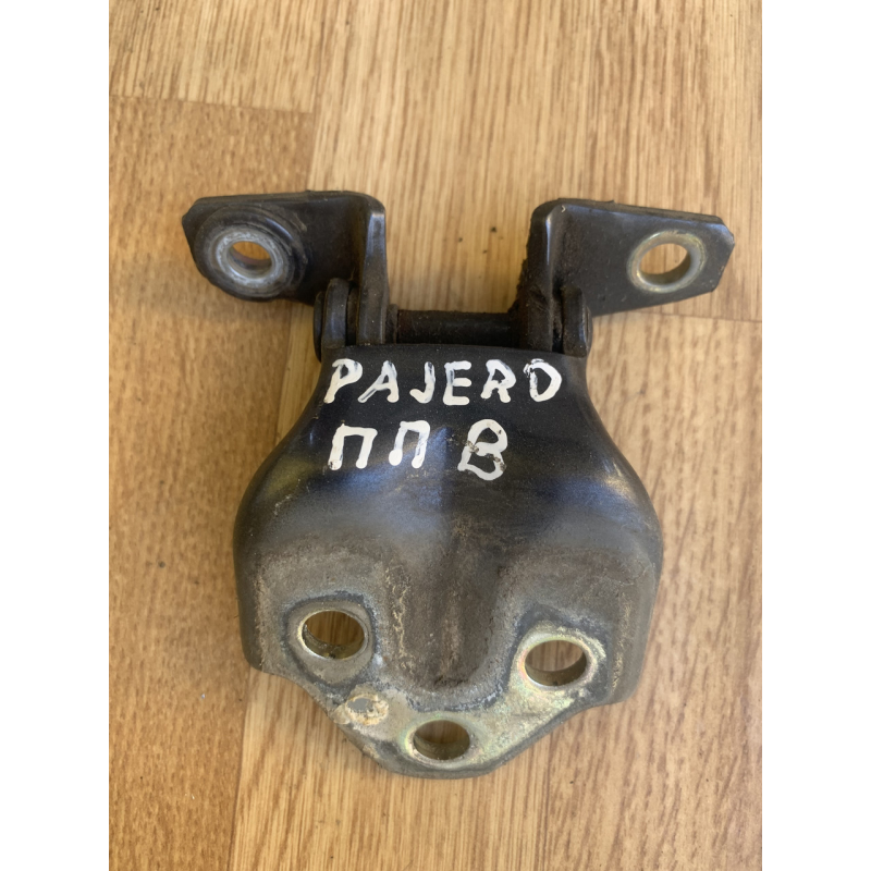 Петля дверей Mitsubishi Pajero Sport перід права верх Петля дверей Mitsubishi Pajero Sport перід права верх