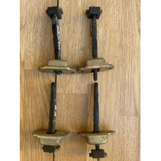 Обмежувач дверей Mitsubishi Pajero Sport