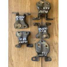 Петлі дверей Mitsubishi Pajero Sport