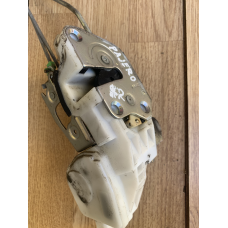 Замок дверей передній правий Mitsubishi Pajero Sport 1