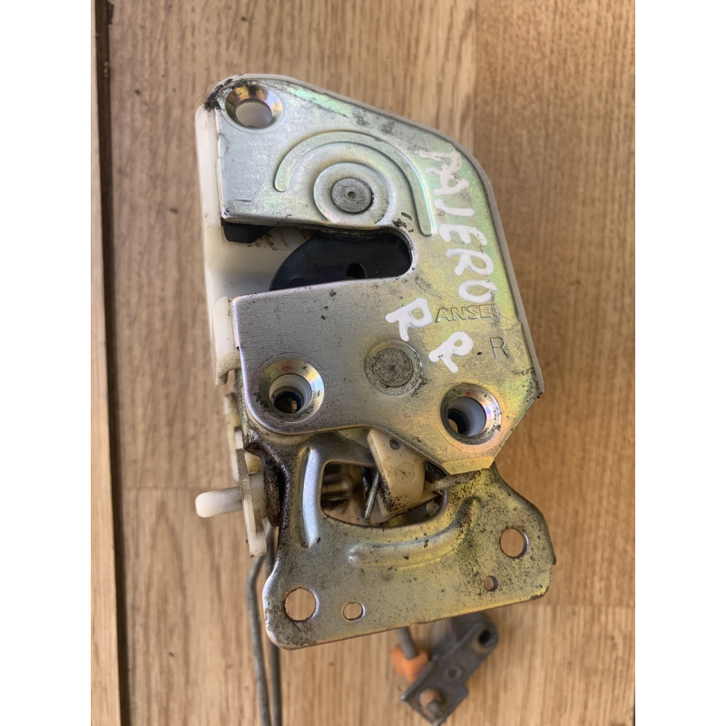 Замок дверей задній правий Mitsubishi Pajero Sport 1 Замок дверей задній правий Mitsubishi Pajero Sport 1