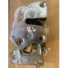 Замок дверей задній лівий Mitsubishi Pajero Sport