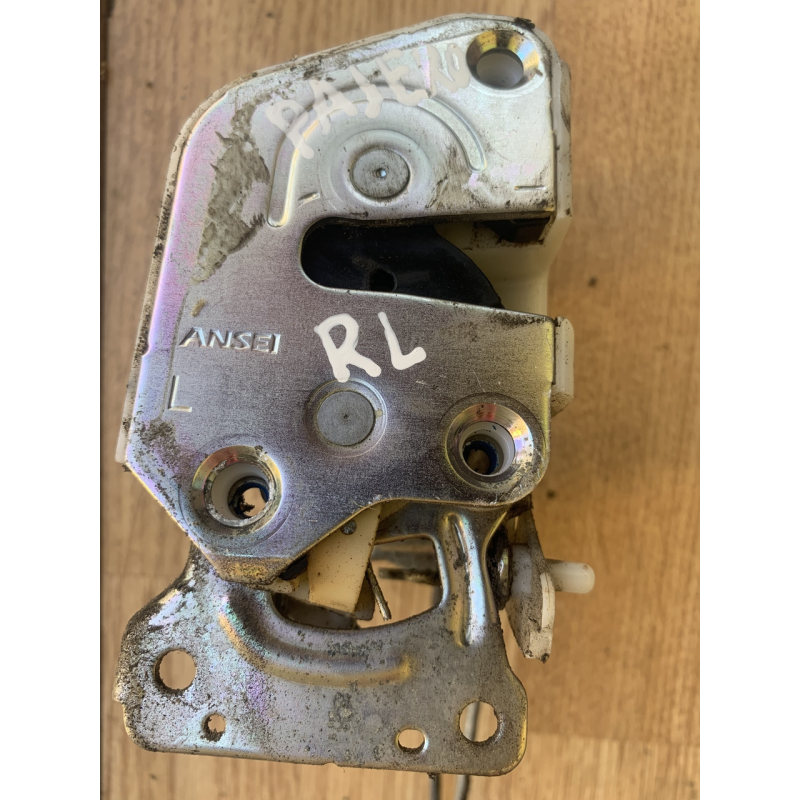 Замок дверей задній лівий Mitsubishi Pajero Sport Замок дверей задній лівий Mitsubishi Pajero Sport