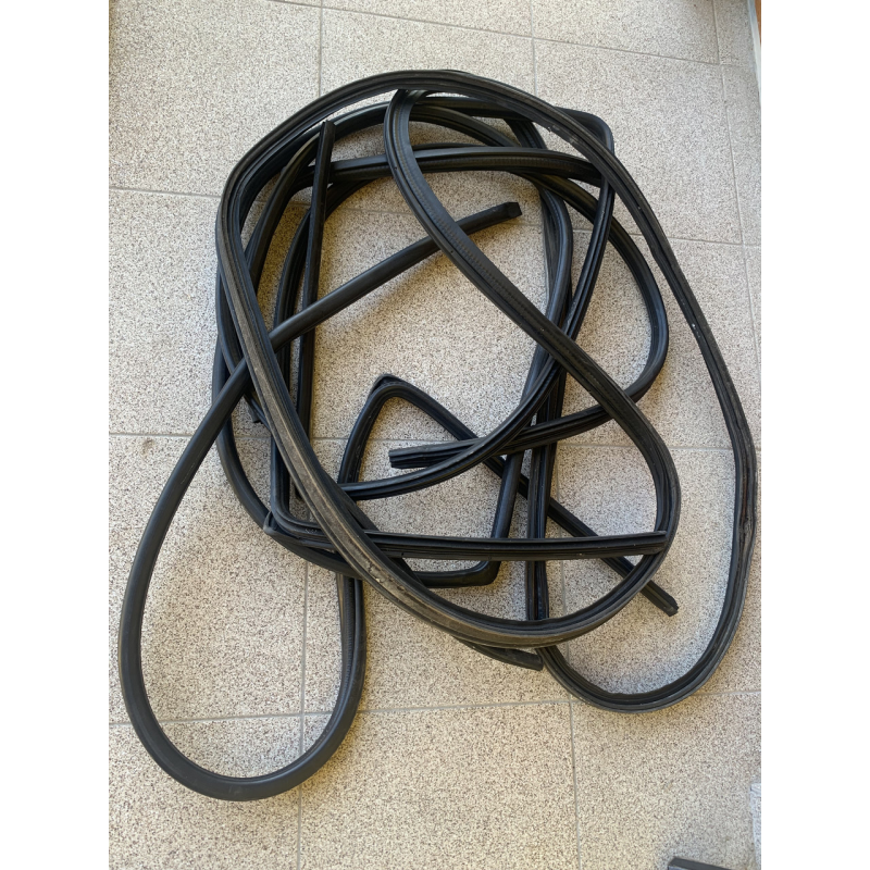 Ущільнювачі дверей Mitsubishi Pajero Sport 1 Ущільнювачі дверей Mitsubishi Pajero Sport 1