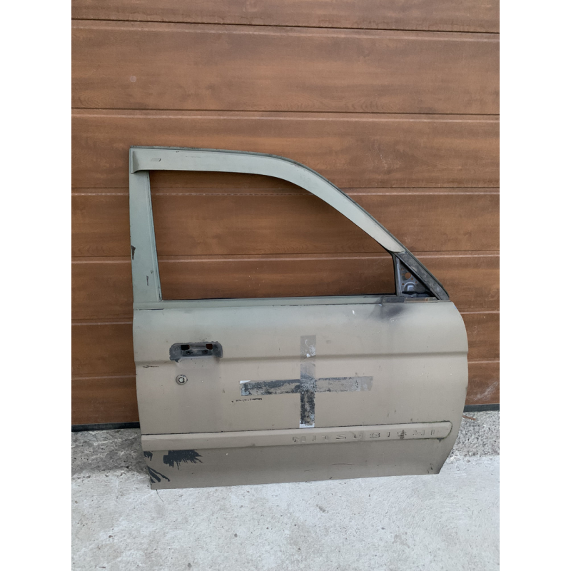 Двері передні праві Mitsubishi Pajero Sport 1