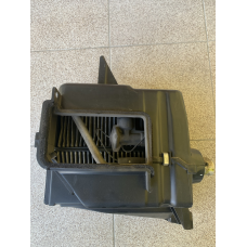 Радіатор охолодження кондиціонера з корпусом Mitsubishi Pajero Sport MR568350