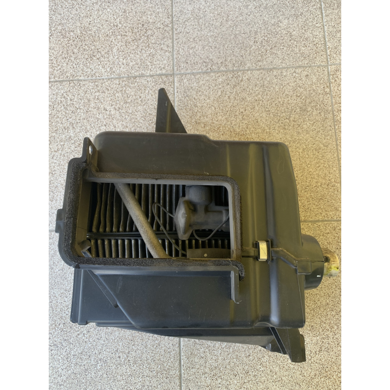 Радіатор охолодження кондиціонера з корпусом Mitsubishi Pajero Sport MR568350 Радіатор охолодження кондиціонера з корпусом Mitsubishi Pajero Sport MR568350