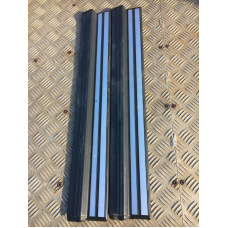 Накладка порога салону передня Mercedes W210 95-02 2106800135