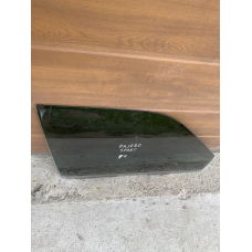 Скло дверей переднє праве Mitsubishi Pajero Sport 1