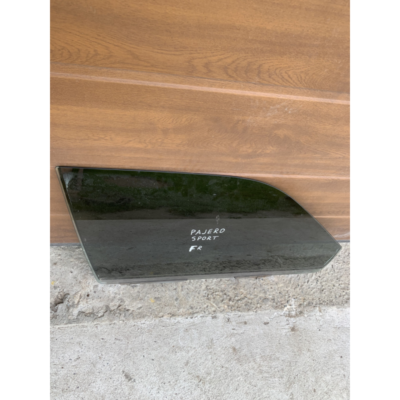 Скло дверей переднє праве Mitsubishi Pajero Sport 1 Скло дверей переднє праве Mitsubishi Pajero Sport 1