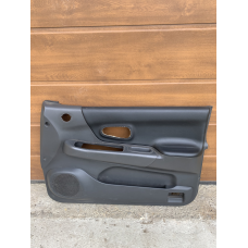 Обшивка / карта дверей передня права Mitsubishi Pajero Sport MR651805XA