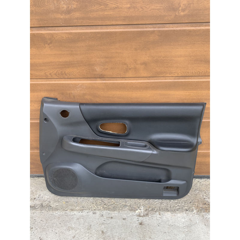 Обшивка / карта дверей передня права Mitsubishi Pajero Sport MR651805XA
