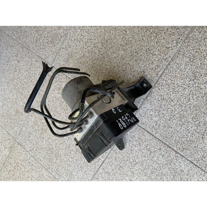 Блок ABS Mitsubishi Pajero Sport 1 3.0 бензин MR955425